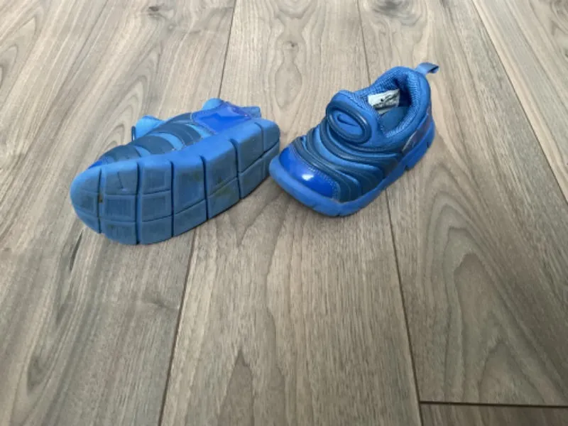 Boys Blue Nike slip on shoe Size 9, Shoes 9 (Toddler:2-4yr)