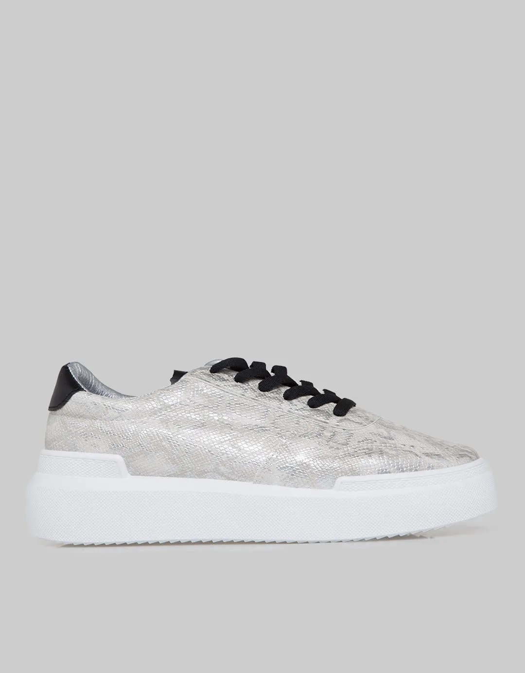Details Sneakers Woman Motif