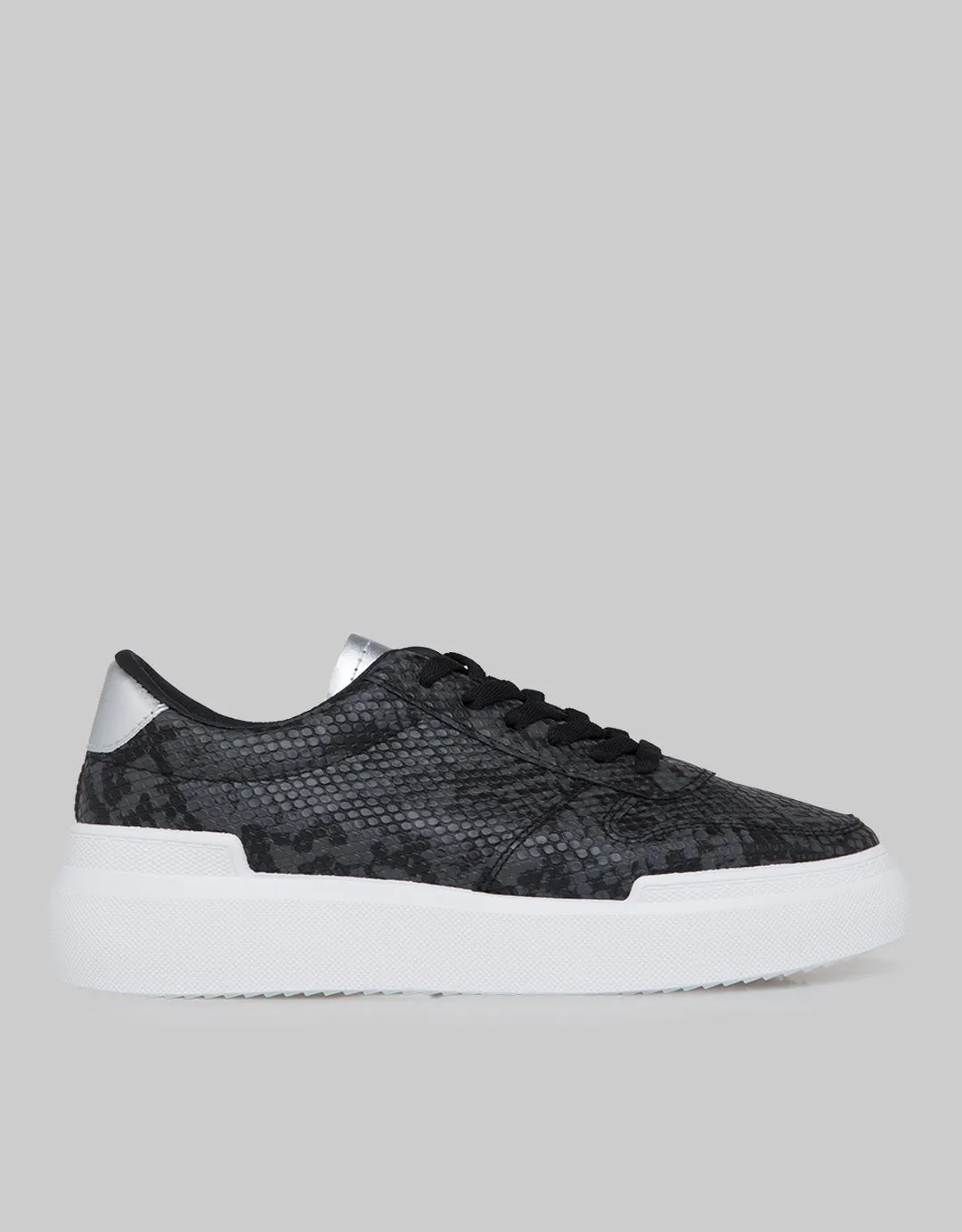 Details Sneakers Woman Motif